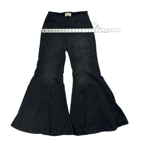 NWT We The Free Women's Dark Wash Penny Pull On Flare Jeans Rinse Black Size 26 - Picture 5 of 6
